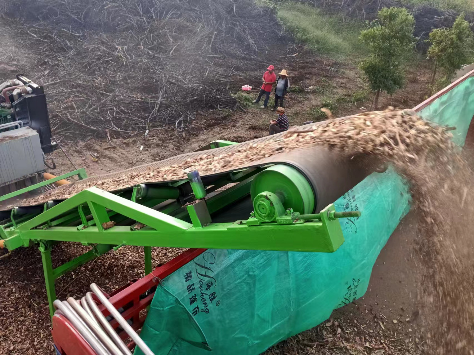JP1300 Horizontal Grinder Diesel Drive Mobile Wood Waste Processing Site
