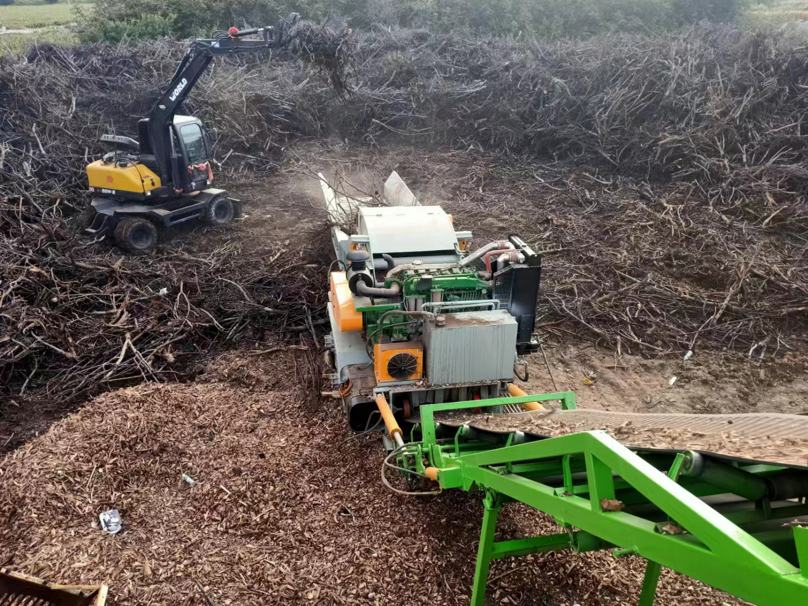 JP1300 Horizontal Grinder Diesel Drive Mobile Wood Waste Processing Site