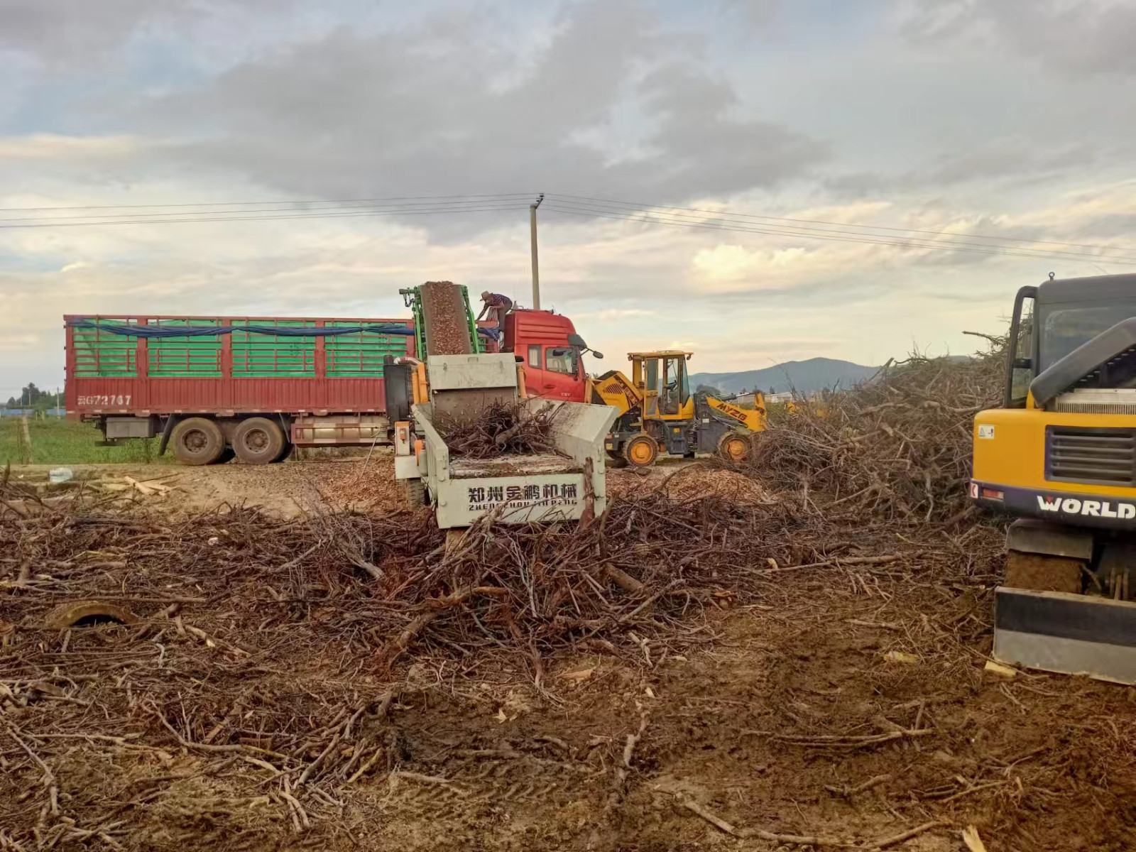 JP1300 Horizontal Grinder Diesel Drive Mobile Wood Waste Processing Site