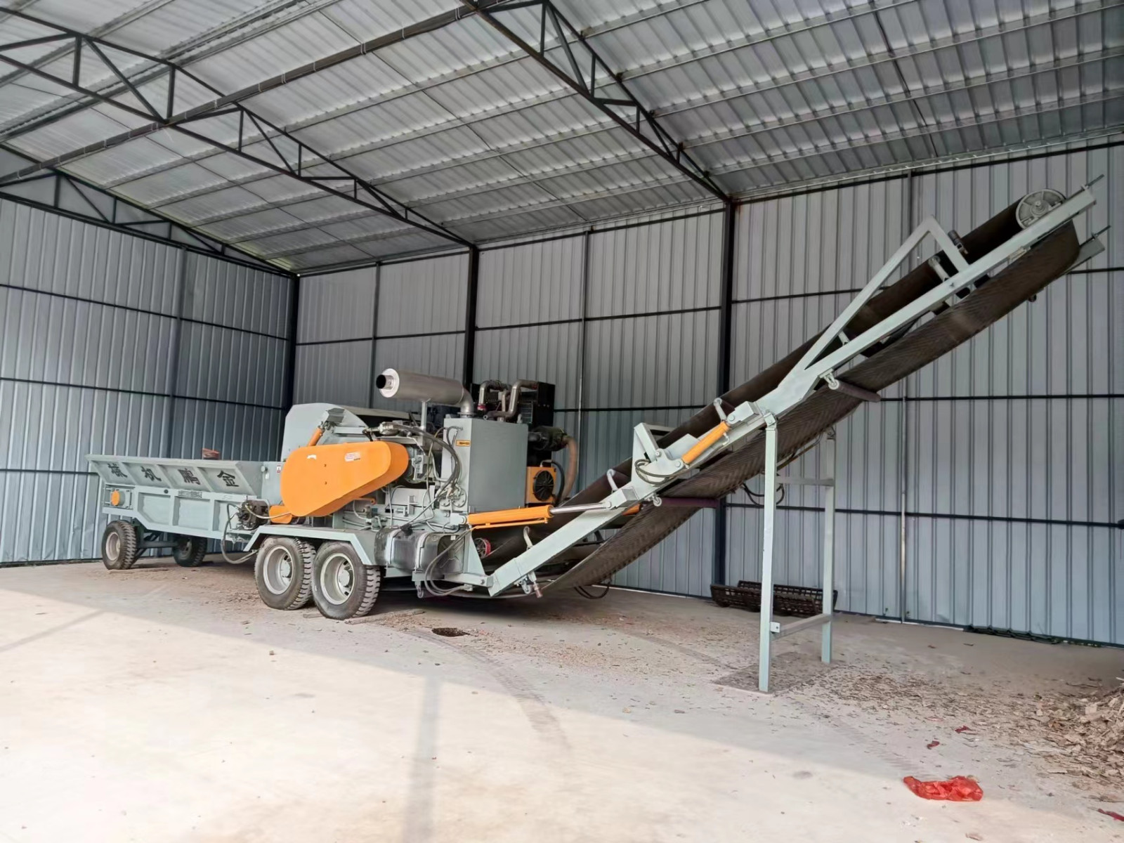 JP1400 Horizontal Grinder Diesel Drive Biomass Processing Site