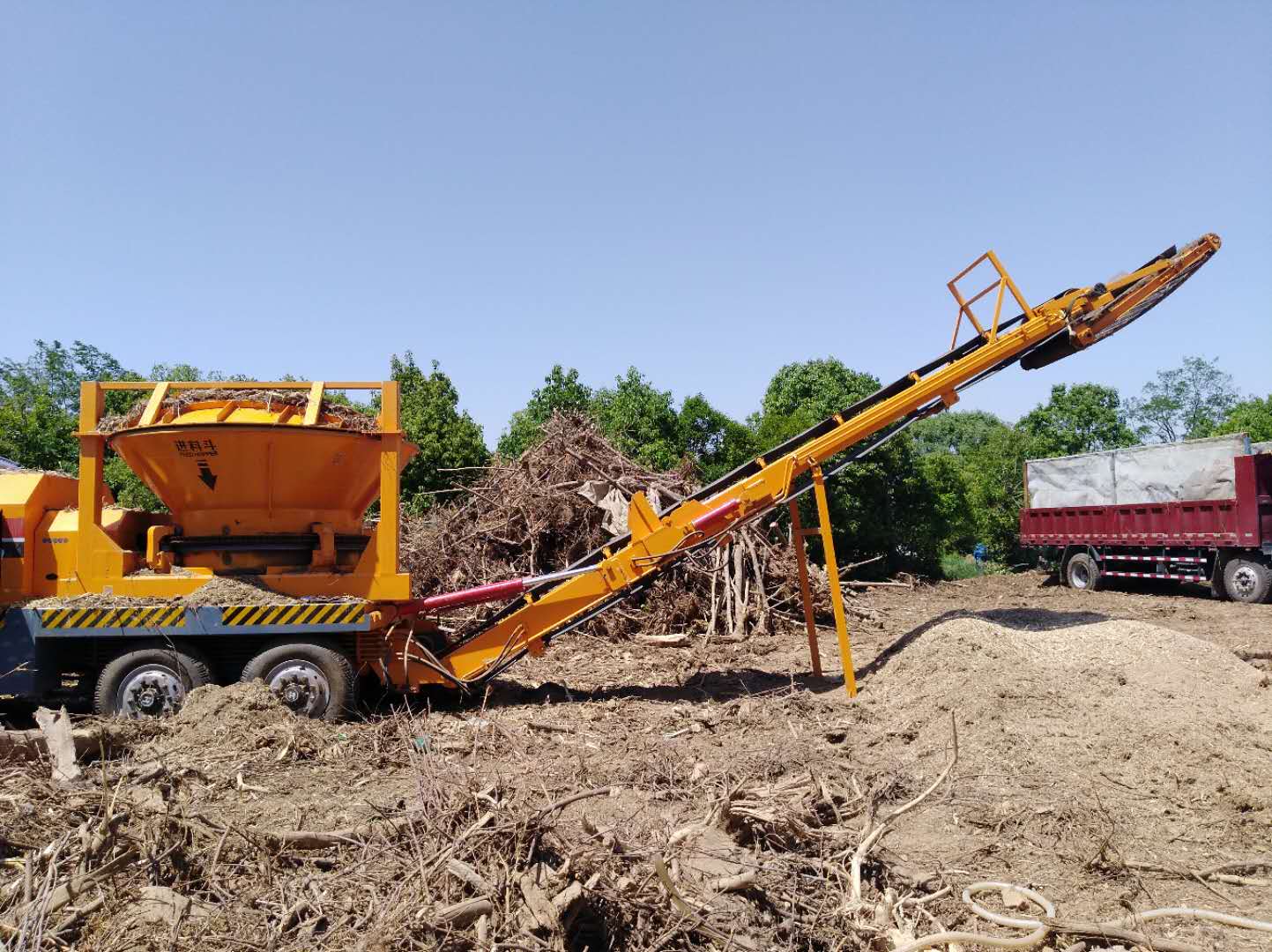 JP5000 Horizontal Grinder Diesel Drive Large Timber Processing Site