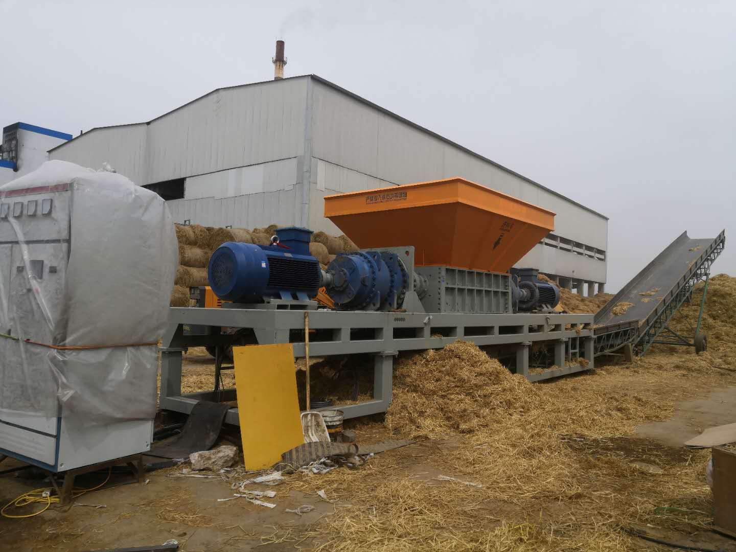 Straw Bale Shredder Compressed Straw Bale Recycling Site