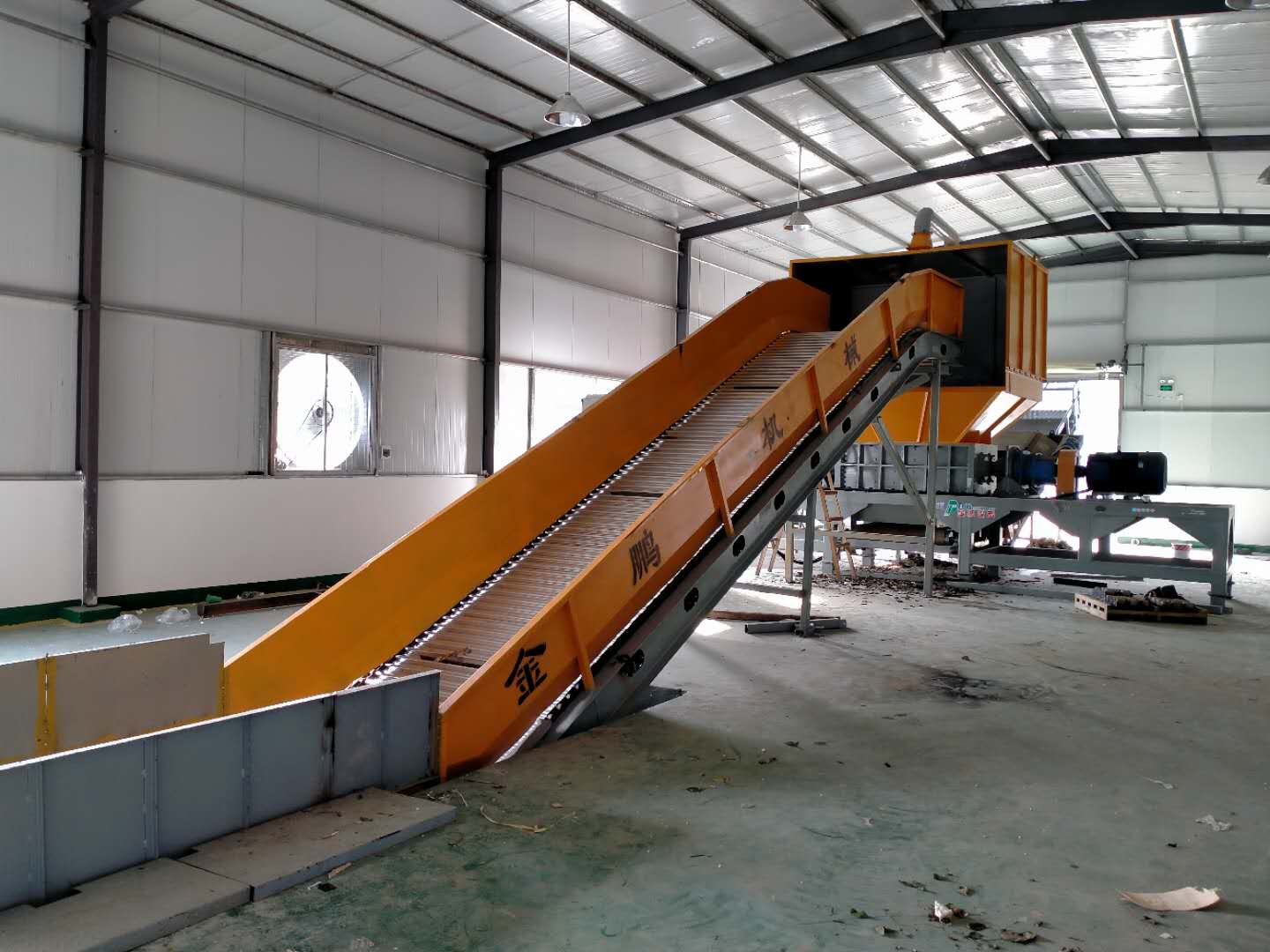 Bulky Waste Shredding Line Sofa and Furniture Processing Site